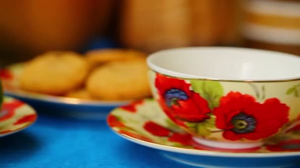 Tasse à thé avec citron vert près — Video