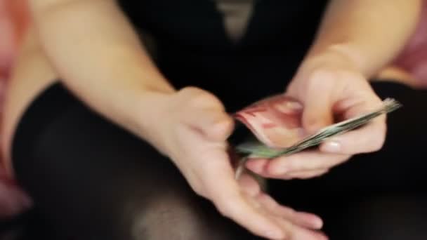 Mujer en lencería con billetes de dinero — Vídeos de Stock