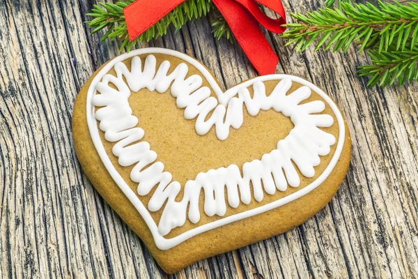 Christmas gingerbread on a wooden table with fir branches — Stock Photo, Image