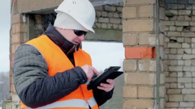 Tablet Pc ile işçi