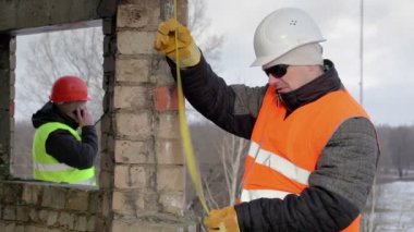 Cep telefonu ile çalışanları