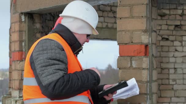 Працівники з планшетним ПК — стокове відео