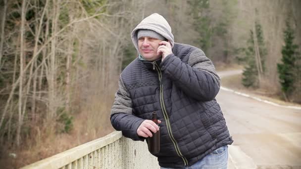 Homme sur le vieux pont — Video