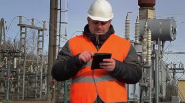 Santrali'nde elektrik mühendisi