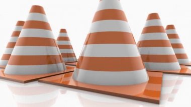 Trafik konileri üzerinde beyaz turuncu çizgili