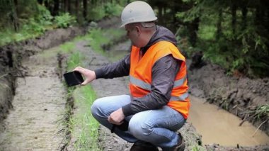 Tablet Pc rutted orman yolu ile orman memuru filme