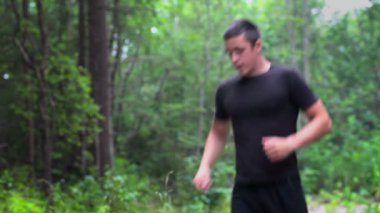 Kol kasları için dumbbells ile egzersiz genç