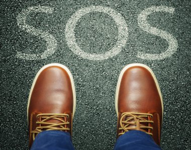 Adamı daha önce uyarı iletisi Sos asfalt üzerinde