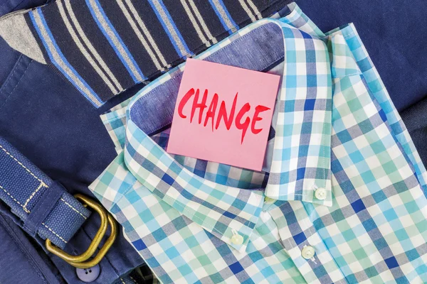 Autocollant en papier avec inscription CHANGE sur chemise avec pantalon et chaussettes près — Photo