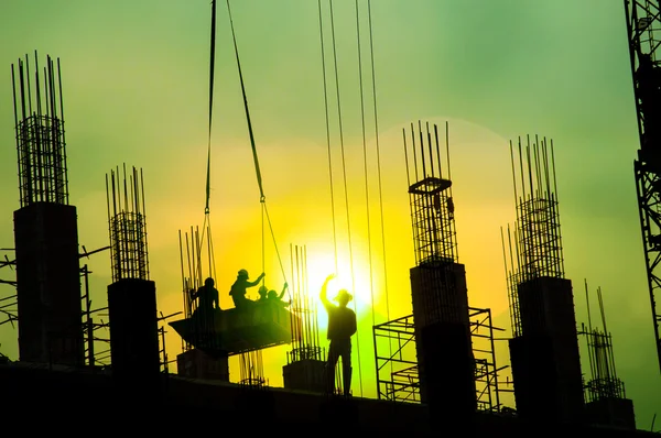 Trabalhador Para Construção Com Desfoque Fundo Claro — Fotografia de Stock