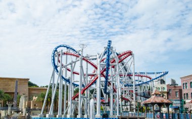 Singapur, 3 Nisan 2016, Singapur Singapur 'da Universal Stüdyoları' nda hız treninde oynayan kimliği belirsiz turist 3 Nisan 2016