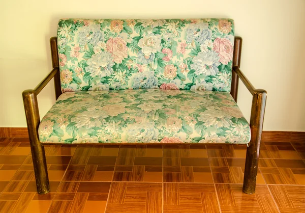 Старий диван — стокове фото