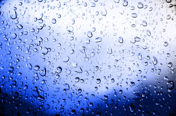 Blå bakgrund med droppe vatten — Stockfoto