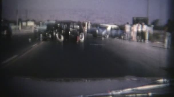 Accidente de coche (Archival 1960s ) — Vídeo de stock