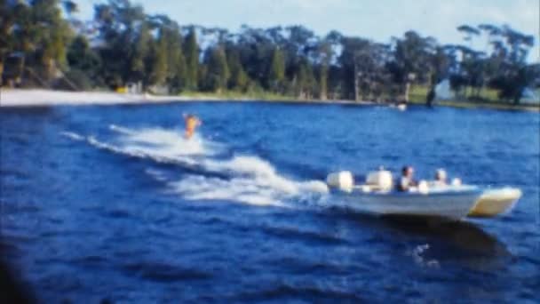 Water Ski show (archivering 1960s) — Stockvideo