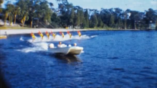 Water Ski show (archiváló 1960-as évek) — Stock videók