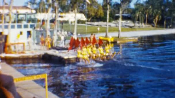 Water Ski show (archivering 1960s) — Stockvideo