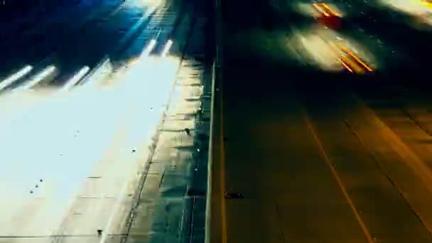 Автострада ночного траффика — стоковое видео
