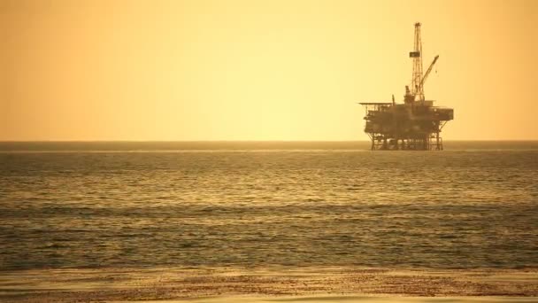 Offshore Oil Rig Piattaforma di perforazione - Costa del Pacifico — Video Stock