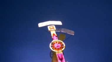 Midway'de Karnaval Ride (Time-lapse)