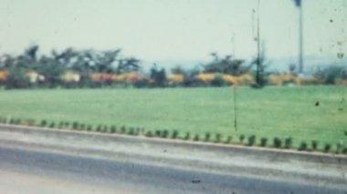 Bir Evde Driveway Eski Araba (Arşiv 1950'lerde)
