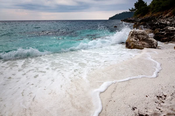 Saliara pláž (nazývané mramor), krásné bílé pláže v Th — Stock fotografie