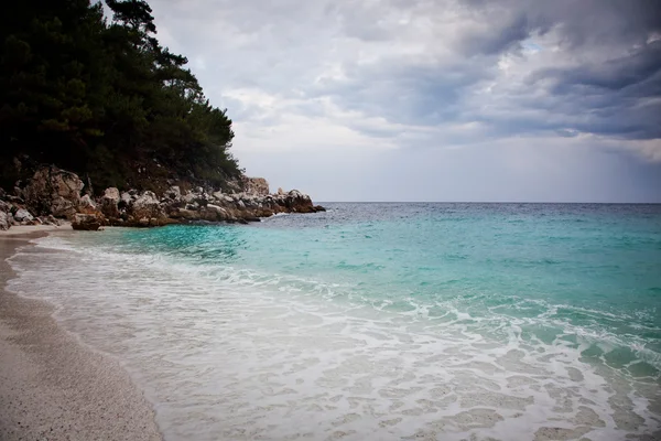 Playa de Saliara (llamada Marble Beach), hermosa playa blanca en Th — Foto de Stock