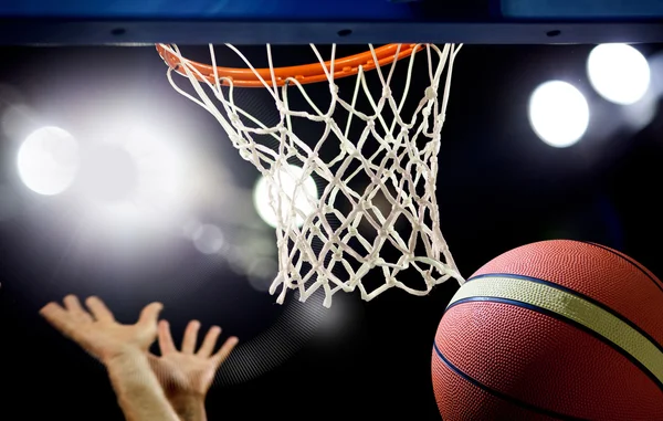 Basketball going through the hoop at a sports arena — Stock Photo, Image