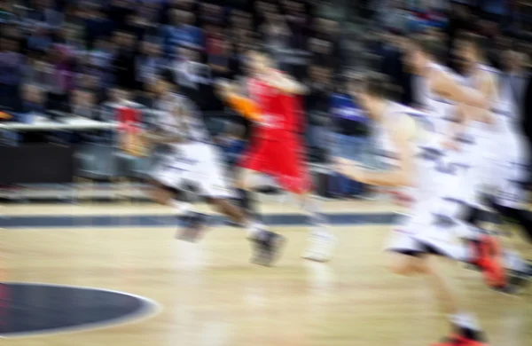 Wazige achtergrond van basketballers in de rechtbank — Stockfoto