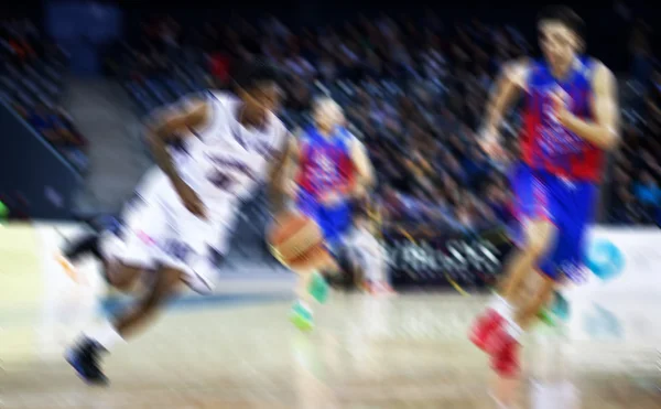 Fondo borroso de los jugadores de baloncesto en la corte — Foto de Stock