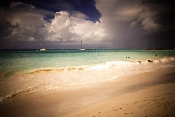 Caribbean beach - Guadeloupe, Lesser Antilles — Stock Photo, Image