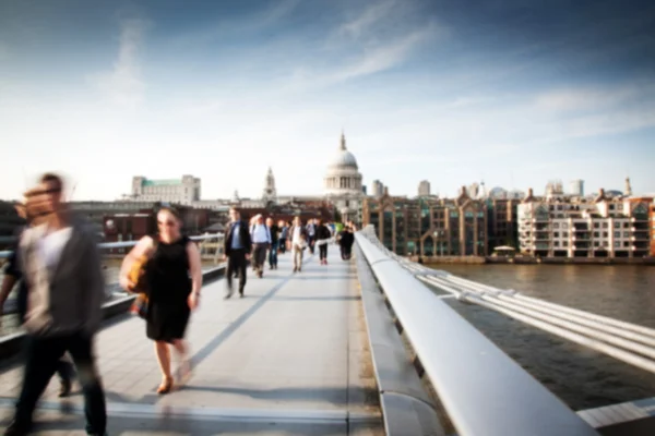 Blurred background of crowd of people on millennium bridge and st pauls cathedral in background, london — Stock Photo, Image