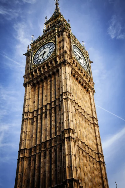 Big Ben contra o céu azul, Londres, Reino Unido — Fotografia de Stock