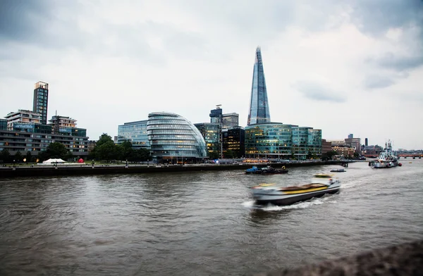 Vedere panoramică asupra Londrei de la Tower Bridge la Primărie și Shard peste Tamisa — Fotografie, imagine de stoc