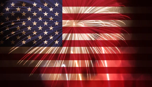 Fuegos artificiales de celebración en el fondo de la bandera de Estados Unidos. Día de la Independencia — Foto de Stock