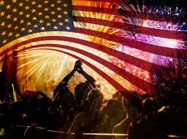Bağımsızlık Gününü kutluyoruz. ABD bayrağı havai fişek arka planında 4 Temmuz için