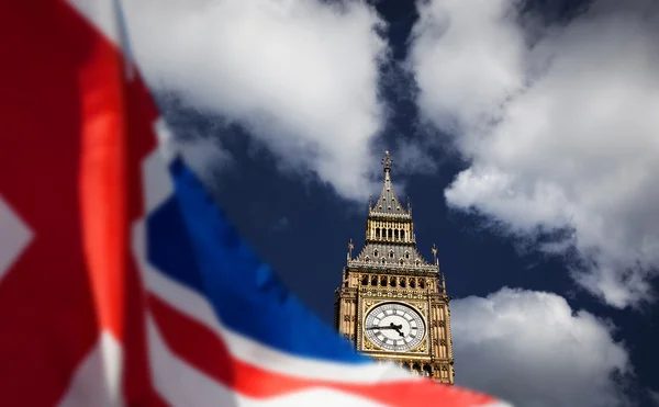 Egyesült Királyság és az Európai Unió zászlók a 2016 népszavazás - Westminster és a Big Ben, a bckground kombinált — Stock Fotó