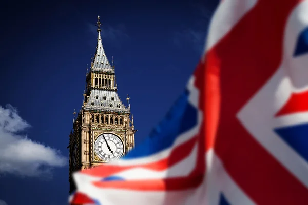 Vereinigtes Königreich und Flaggen der Europäischen Union für das Referendum 2016 kombiniert - Westminster und Big Ben im Background — Stockfoto