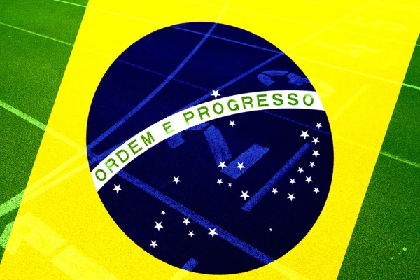 Hände am Start - Laufstrecke und brasilianische Flagge — Stockfoto