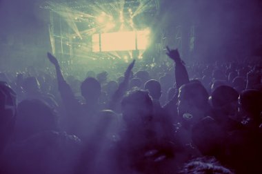 Konserde kalabalık