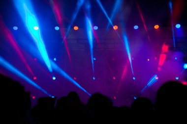 Konserde kalabalık