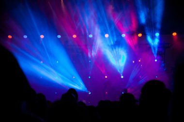 Konserde kalabalık
