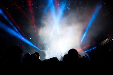 Konserde kalabalık