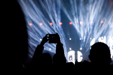 Konserde kalabalık