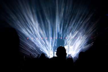 Konserde kalabalık