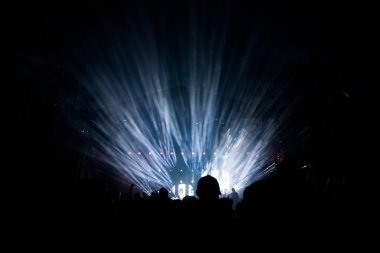 Konserde kalabalık