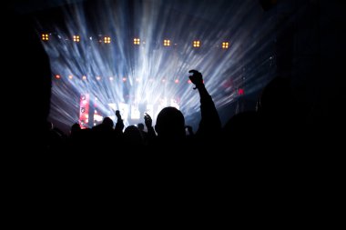 Konserde kalabalık