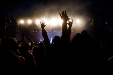 Konserde kalabalık