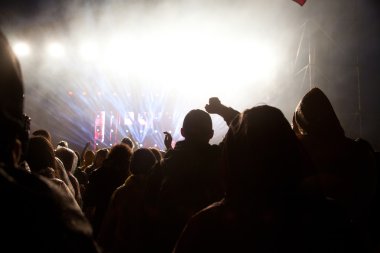 Konserde kalabalık