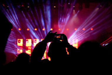 Konserde kalabalık